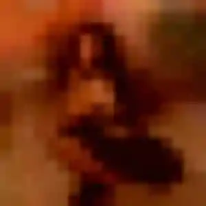 Rencontre Vinciane, 22 ans à Buc en privé