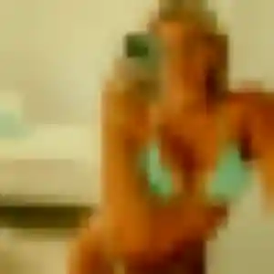 Chiara, 26 ans, connectée à Le Mesnil-Saint-Denis pour une rencontre coquine