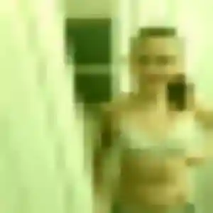 Photo sexy de Regine, 35 ans à Saint-Étienne-de-Montluc - plan discret